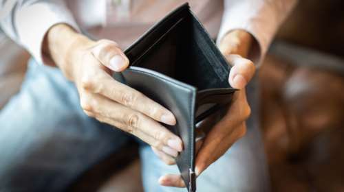 Στον πάτο της Ευρώπης ο ελληνικός μισθός – Ξεπερνάμε μόνο τη Βουλγαρία και οριακά την Ουγγαρία [πίνακας]