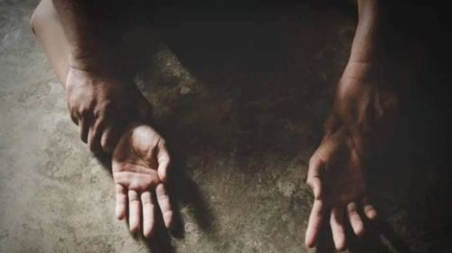 Φρίκη στην Πάρο: 20χρονη κατήγγειλε τον πατριό της για βιασμό - &quot;Κλειδί&quot; το Χαμόγελο του Παιδιού