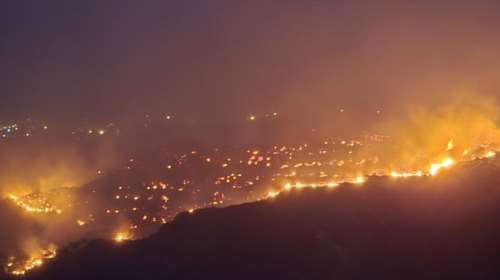 Μάχη με τις φλόγες στην Κω, εκκενώνονται ξενοδοχεία στην Καρδάμαινα - Δύσκολη η φωτιά στη Χίο, τραυματίστηκαν πυροσβέστες [Live οι εξελίξεις]