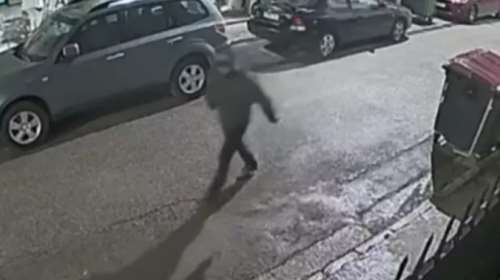 Τρόμος στο Περιστέρι: Άνδρας κυνήγησε νεαρή με κατεβασμένο το παντελόνι του - Δεν έχει ταυτοποιηθεί ακόμα [βίντεο]