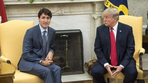 Μετά το Μεξικό, ο Τραμπ αναστέλλει τους δασμούς στις εισαγωγές και από τον Καναδά