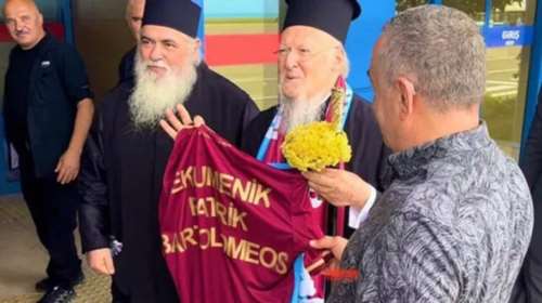 Τραπεζούντα: Έκαναν δώρο στον Οικουμενικό Πατριάρχη φανέλα της Τράμπζονσπορ - Έξαλλος ο Μπαχτσελί [Βιντεο]