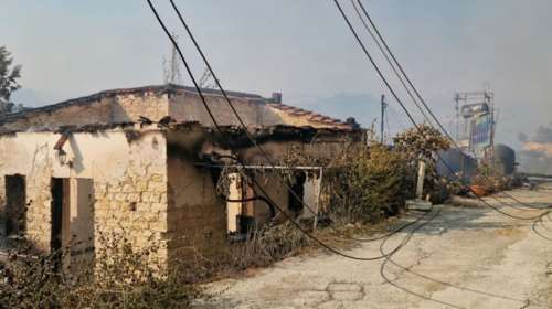 Πύρινη λαίλαπα στην Κύπρο: Κάηκαν σπίτια, εκκενώθηκαν χωριά βόρεια της Λεμεσού [βίντεο - εικόνες]