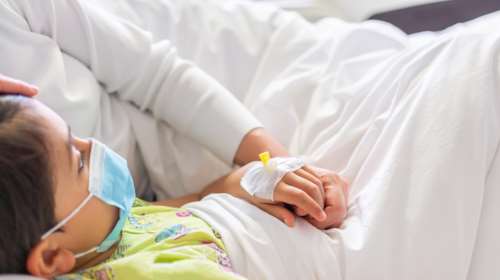 Εκρηξη ιώσεων στα παιδιά: Τα κρούσματα γρίπης περισσότερα από τα κρούσματα κορονοϊού - Γεμίζουν τα νοσοκομεία