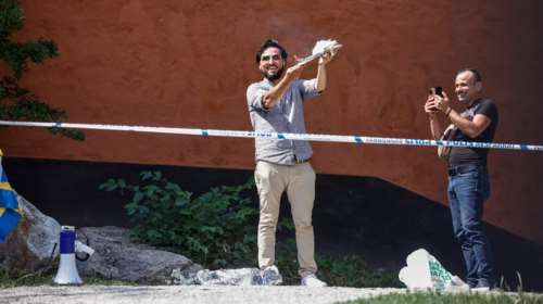 Σουηδία: Οργή στην Τουρκία για το κάψιμο του Κορανιού έξω από το Μεγάλο Τέμενος - Ποιος είναι ο Ιρακινός δράστης