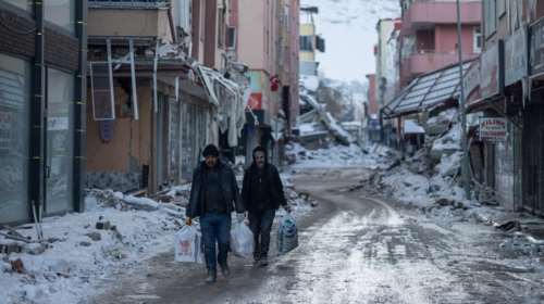 Το &quot;πλοίο της αγάπης&quot; φεύγει για την Τουρκία: Πέντε νταλίκες με ανθρωπιστική βοήθεια για τους σεισμόπληκτους