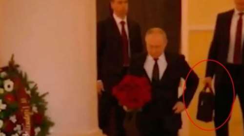 Στην εντατική με μια σφαίρα στο κεφάλι ο άνθρωπος του Πούτιν που κουβαλούσε τους κωδικούς για τα πυρηνικά της Ρωσίας