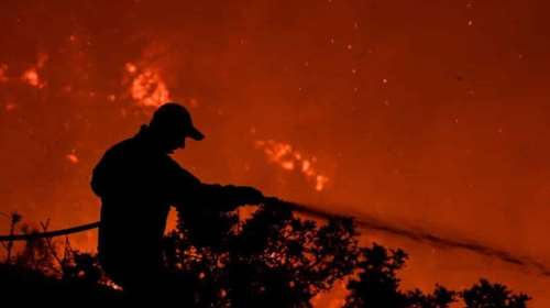 Φωτιές στην Ελλάδα: Ακόμα μια νύχτα μάχης με τις φλόγες σε Έβρο, Ροδόπη και Άνδρο