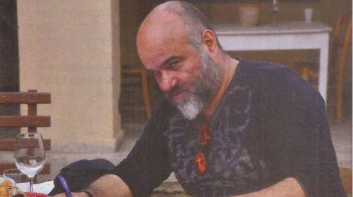 Κώστας Κωστόπουλος: Νέα καταγγελία κατά του σκηνοθέτη για σωματική βία - &#39;&#39;Με χτύπησε στο κεφάλι&#39;&#39; [βίντεο]