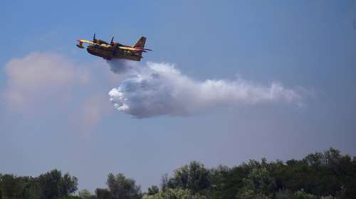 Φωτιά στο Ωραιόκαστρο Θεσσαλονίκης, σηκώθηκαν πέντε αεροσκάφη