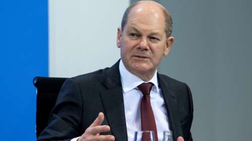 Εκτός εαυτού ο Όλαφ Σολτς με την φον ντερ Λάιεν: &quot;Η παραγγελία του εμβολίου πήγε σκ@τ@&quot;