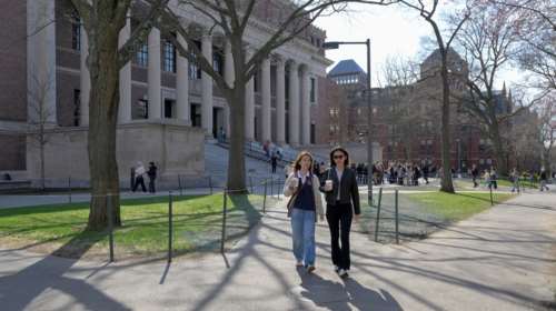 Δικαστήριο μπλόκαρε την απόφαση Τραμπ για απαγόρευση εγγραφής ξένων φοιτητών στο Χάρβαρντ