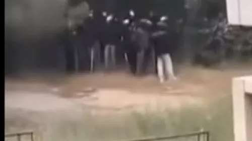 Επίθεση κουκουλοφόρων στην Πολυτεχνειούπολη με ρόπαλα: Πετούσαν πέτρες μεταξύ τους, χτύπησαν γυναίκα υπάλληλο