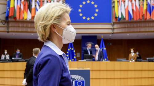 Φον Ντερ Λάιεν: Η ΕΕ εξετάζει χρήση έκτακτων εξουσιών - Να αναλάβει η ίδια τον έλεγχο παραγωγής και διάθεσης εμβολίων