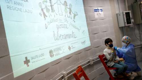 Κορονοϊός Ιταλία: Ανησυχία για την Όμικρον - Μελετούν νέα μέτρα μετά τις γιορτές