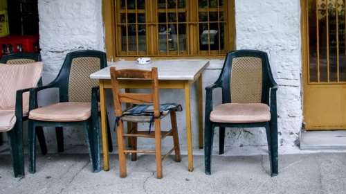 Σοκ στη Φθιώτιδα: 90χρονος κέρασε όλο το καφενείο πριν αυτοκτονήσει - Τους ρωτούσε αν θα πάνε στην κηδεία του