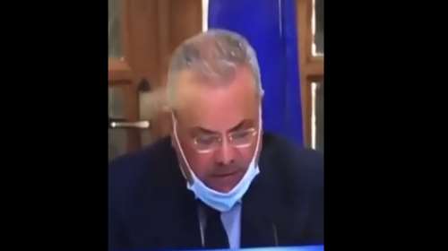 Απίστευτο βίντεο: Ο Κύπριος υπουργός Εσωτερικών βγάζει τη μάσκα σε live μετάδοση - &quot;Εννά φκει η ψυσιή μου με τούτο το πράμα&quot;
