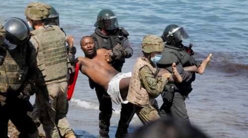 Ισπανία: 8.000 μετανάστες έφτασαν από το Μαρόκο - Οι Αρχές απέλασαν τους μισούς [εικόνες]