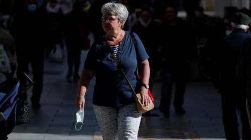 Κορονοϊός: Τριπλά εμβολιασμένη Ισπανίδα μολύνθηκε από την μετάλλαξη Όμικρον μόλις 20 μέρες μετά τη Δέλτα