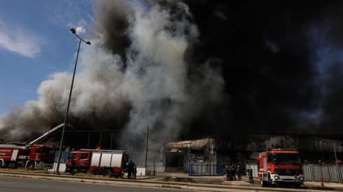 Μαίνεται η πυρκαγιά στον Ασπρόπυργο: Στις φλόγες εργοστάσιο - Κλειστή η Λεωφόρος ΝΑΤΟ