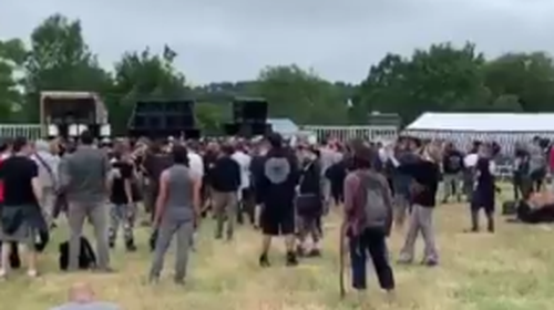 Γαλλία: Άγρια επεισόδια σε παράνομο ρέιβ πάρτι με 6 τραυματίες - Νεαρός έχασε το χέρι του από τις συμπλοκές