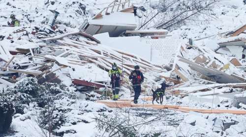 Σοκ στη Νορβηγία: Διασώστες ανέσυραν ένα ακόμη πτώμα, δυο νεκροί και 8 οι αγνοούμενοι
