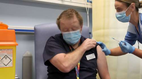 Εμβόλιο Pfizer: &quot;Πράσινο φως&quot; από τις ΗΠΑ- Προσφέρει προστασία ήδη λίγες ημέρες μετά την πρώτη δόση