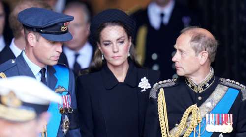 Ο θρήνος της Κέιτ Μίντλετον: Απαρηγόρητη στην τελευταία υπόκλιση στη βασίλισσα