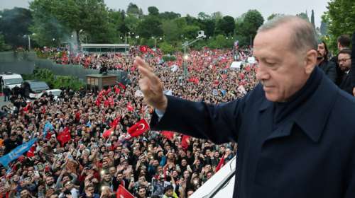 Ο αιώνας του Ερντογάν συνεχίζεται: Θριαμβευτική επανεκλογή με 52% - Διχαστικός στην πρώτη ομιλία του, ειρωνεύτηκε τον αντίπαλό του