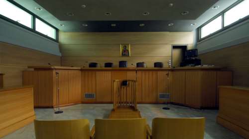 Λουκέτο στα δικαστήρια βάζουν καθημερινά οι δικαστικοί υπάλληλοι για 2 ώρες