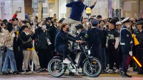 Μουντιάλ 2022: Επικό - Οι Ιάπωνες πανηγυρίζουν τη νίκη με τη Γερμανία στον δρόμο μόνο όταν ανάβει κόκκινο φανάρι [Βίντεο]