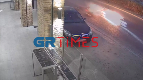 Βίντεο σοκ από τροχαίο στα Διαβατά: Φλεγόμενη μοτοσυκλέτα κατέληξε πίσω από βυτιοφόρο