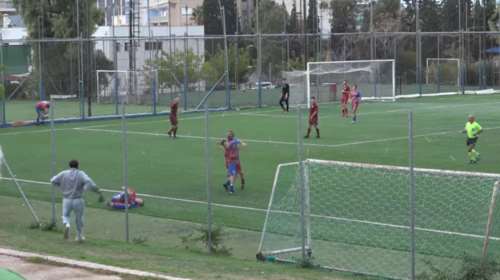 Χαμός σε αγώνα τοπικού πρωταθλήματος στην Αθήνα: Ποδοσφαιριστής κλώτσησε και μετά έριξε γροθιά σε αντιπάλους [βίντεο]