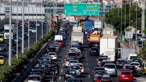 Κίνηση: Στο &quot;κόκκινο&quot; ο Κηφισός - Σημαντικά προβλήματα στη λεωφόρο Κηφισίας