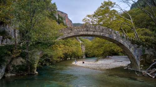 Καιρός: Ανεβαίνει η θερμοκρασία, παραμένει η συννεφιά - Πού θα σημειωθούν βροχές