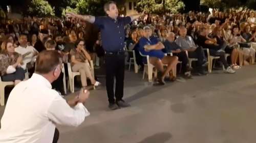 Ανατριχιαστικές στιγμές σε εκδήλωση για τα Τέμπη - Συγκλόνισε ο χορός του Παύλου Ασλανίδη για τον γιο του [βίντεο]