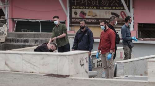 Θρίλερ στη Βαρβάκειο: Με πέντε μαχαιριές στο λαιμό η γυναίκα που εντοπίστηκε νεκρή - Εικόνες από το σημείο