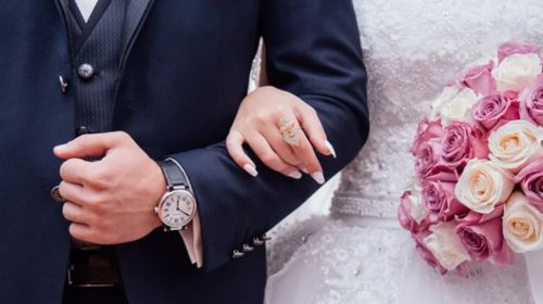 Κορονοϊός - Νάουσα: &quot;Οι νεόνυμφοι είχαν πυρετό τη μέρα του γάμου, 170 τα κρούσματα&quot;, λένε κάτοικοι του χωριού