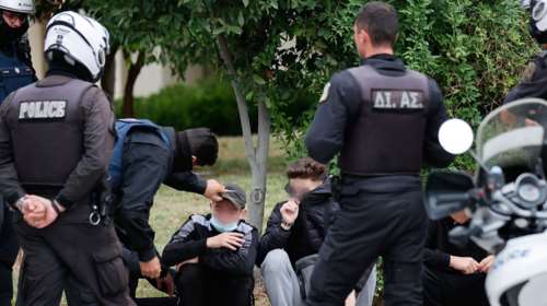 ΕΠΑΛ Ευόσμου: &quot;Βεντέτα&quot; χρυσαυγιτών μαθητών με δημοσιογράφους - &quot;Η κ@ριόλα έβγαλε βίντεο&quot;