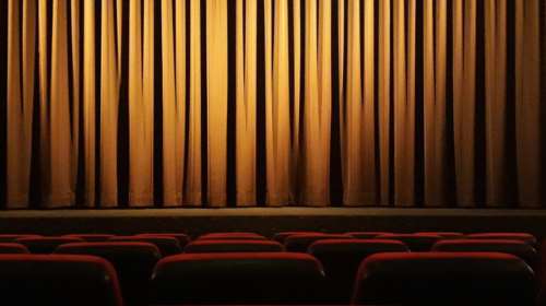 Ποιοι είναι οι δύο ηθοποιοί που καλεί ο Εισαγγελέας για βιασμό και απόπειρα βιασμού