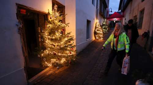 Mετάλλαξη Όμικρον: Η Ευρώπη &quot;ακυρώνει&quot; τα ρεβεγιόν - Νέα μέτρα σε Ιταλία, Ισπανία, Σκωτία - Τεστ ζητάει ο Μακρόν