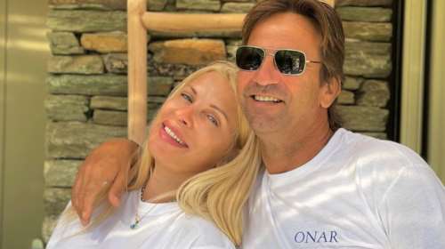 Η Ελένη Μενεγάκη φωτογραφίζεται στο πλευρό του Μάκη Παντζόπουλου