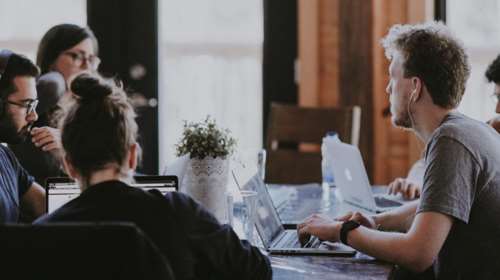 Δημοσκόπηση Opinion Poll για το TheTOC: Θα πάνε να ψηφίσουν οι νέοι; - Ποιο κόμμα επιλέγουν, τι απαντούν για Βαρουφάκη