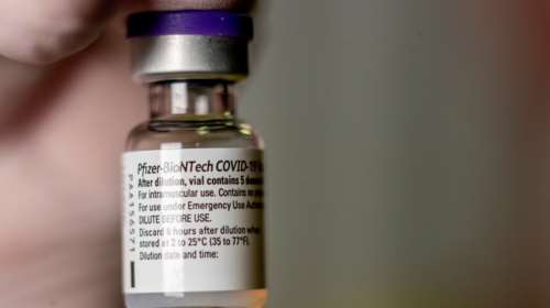 Εμβόλια: Γιατί οι επιστήμονες θέλουν να καθυστερήσουν τη δεύτερη δόση