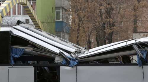 Τραγωδία στο Βουκουρέστι: Στο επίκεντρο των ερευνών και η μοιραία μεταλλική κατασκευή- &quot;Οι βίδες έφυγαν, δεν είχαν στήριξη&quot;