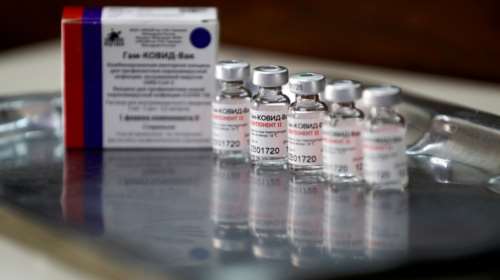 Ρωσία: Αποτελεσματικό και έναντι της μετάλλαξης Όμικρον το εισπνεόμενο εμβόλιο Sputnik, υπόσχονται οι δημιουργοί του