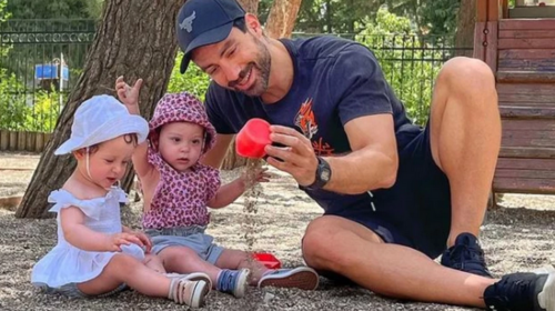Αριάνα και Φιλίππα Τανιμανίδη: Με άψογο στιλ στην παιδική χαρά με τον μπαμπά τους