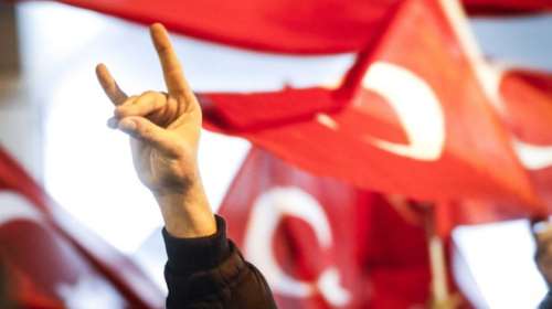 Γερμανία: Το Ομοσπονδιακό Κοινοβούλιο ζητά να τεθούν οι Γκρίζοι Λύκοι εκτός νόμου