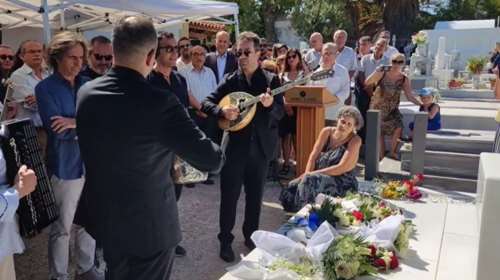 Μνημόσυνο Μίκη Θεοδωράκη στα Χανιά: Η συγκλονιστική ερμηνεία του Δημήτρη Μπάση και η συγκίνηση της Μαργαρίτας [βίντεο]