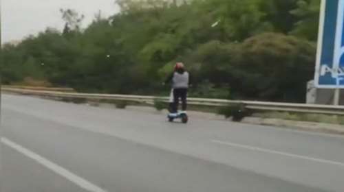 Θεσσαλονίκη: Απίστευτος τύπος τρέχει με ηλεκτρικό πατίνι με πάνω από 100 χλμ/ώρα στον περιφερειακό [βίντεο]